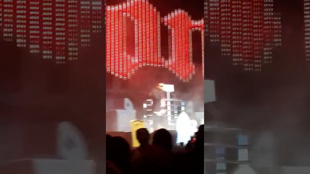 Bone Thugs N Harmony at the Forum in Inglewood CA. PART 1 смотреть онлайн