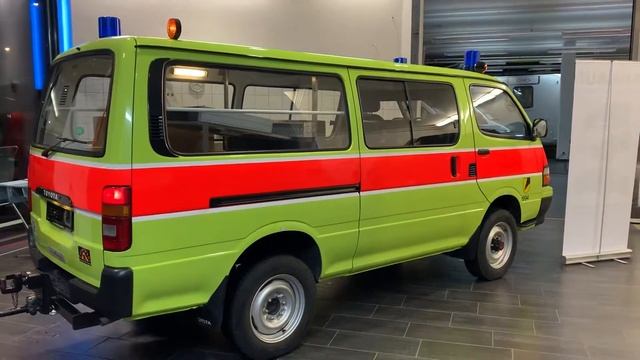 Toyota Hiace 2.4 EFI 4x4 mit Untersetzung LWB langer Radstand NEUZUSTAND nur 8000km смотреть онлайн