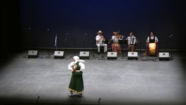 Latvian traditional folk dance: Sudmaliņas & Senais dancis смотреть онлайн