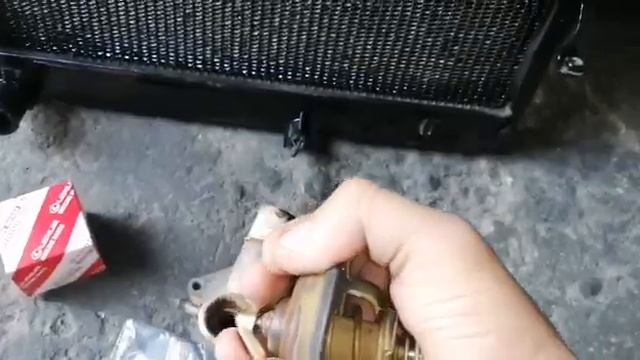 Fuga de Refrigerante en camión Toyota Dyna смотреть онлайн