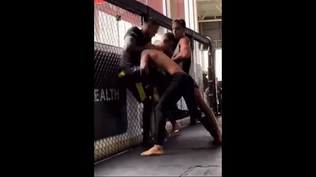 ИСЛАМ ВА ОЛИВЕРА ЖАНГИ УЧУН UFC ЮЛДУЗЛАРИ ФИКРИ! смотреть онлайн