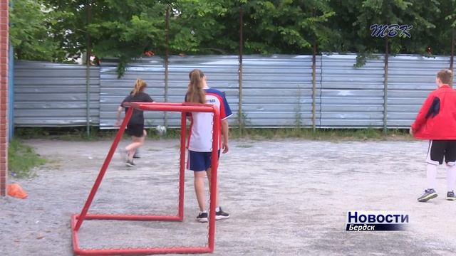 Женский футбольный клуб закрыли спустя 3 недели после начала тренировок смотреть онлайн