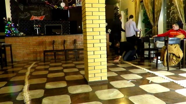 КРАСИВАЯ ЦЕПНАЯ РЕАКЦИЯ ИЗ 1000 ПАЛОЧЕК ДЛЯ МОРОЖЕННОГО смотреть онлайн