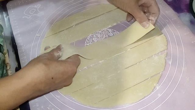 Всего из 1 яйца- вкусная домашняя лапша. Мама готовит.