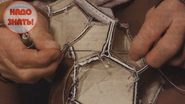 Как шьют футбольный мяч, что все швы оказываются внутри? смотреть онлайн