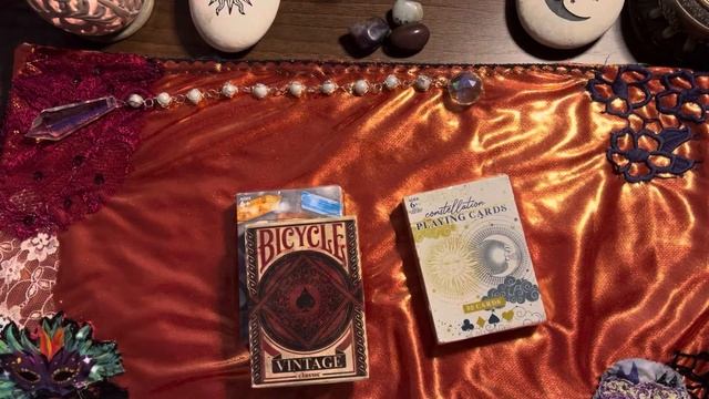 A Package of Divination Delights from Ramón. смотреть онлайн