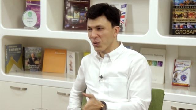 Почему детям иногда может быть вредно много читать!? смотреть онлайн