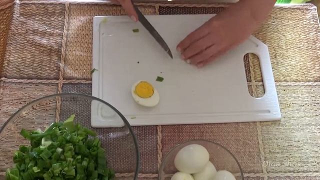 Салат с яйцом и зеленым луком смотреть онлайн