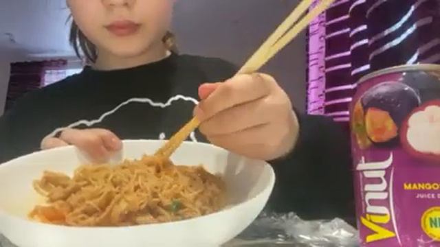 острая яичная лапша. Мукбанг 🌶️ смотреть онлайн