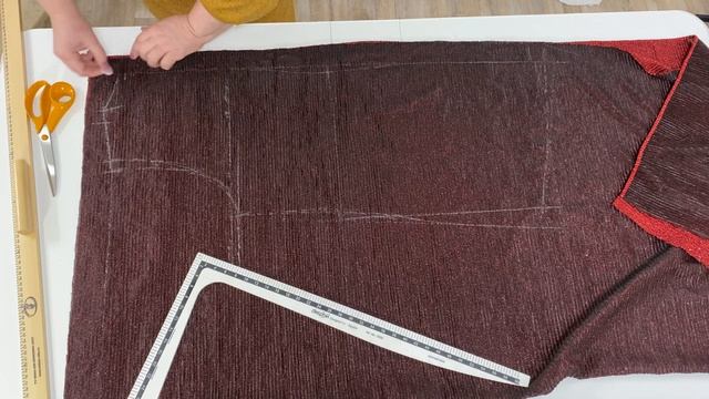 Праздничная блузка из трикотажа. Кроим без выкройки сразу на ткани. смотреть онлайн