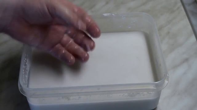 Эксперимент. Всеми известная НЕНЬЮТОНОВСКАЯ ЖИДКОСТЬ в домашних условиях! смотреть онлайн