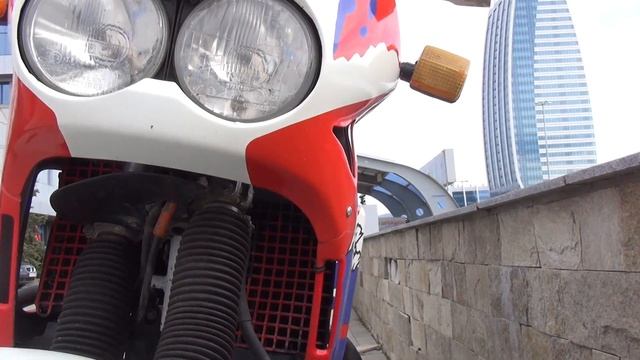Honda Africa Twin Adventure Sports Exterior and Interior смотреть онлайн