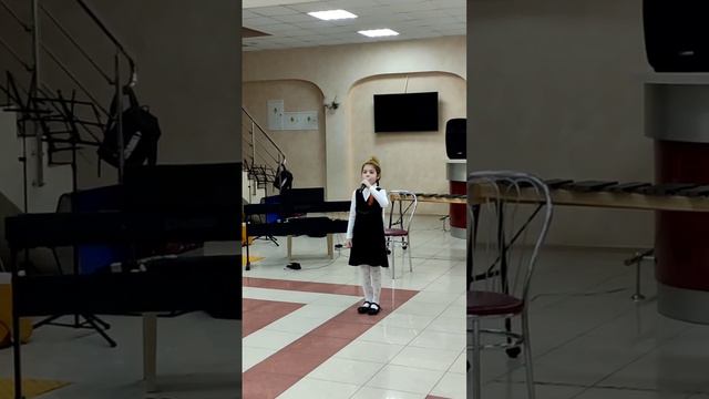 Бравые солдаты Музыка Алексея Филиппенко. Исполняет Равжаева Елизавета. смотреть онлайн