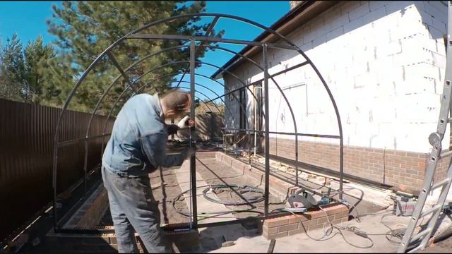 МОЩНАЯ ТЕПЛИЦА СВОИМИ РУКАМИ ! Как сделать теплицу ! смотреть онлайн