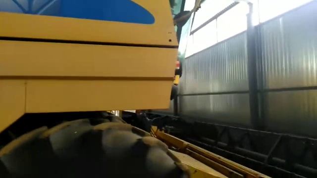 Комбайн зерноуборочный New Holland TC56 экспресс-обзор от Владислава Перегудова смотреть онлайн