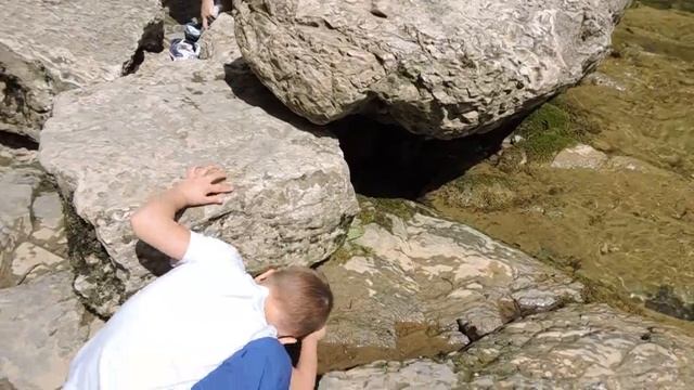 Купание в озере Агурского водопада. смотреть онлайн