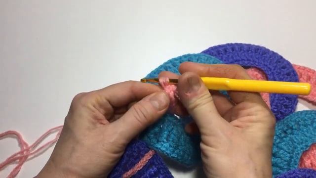 Оригинальная сидушка для стула крючком/Original crochet chair seat смотреть онлайн