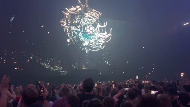 Eric Prydz plays his hit ‘Opus’ @HOLO #ADE #ziggodome смотреть онлайн
