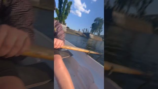 VLOG:МЫ РЕШИЛИ ПОПЛАВАТЬ НА ЛОДКАХ смотреть онлайн