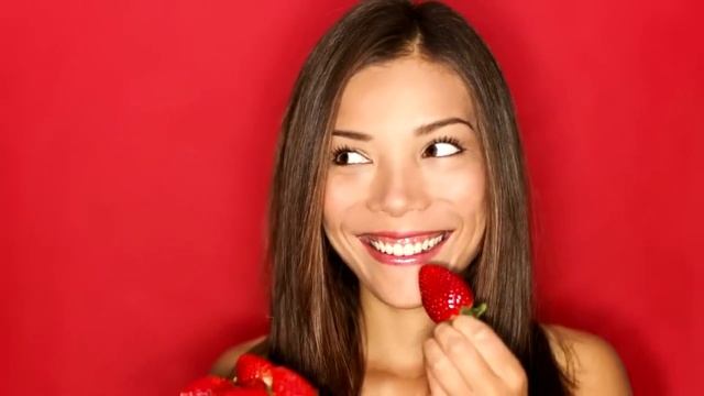 ЧТО ТВОРИТ КЛУБНИКА с организмом? 99% употребляющих НЕ ЗНАЮТ об этом! смотреть онлайн