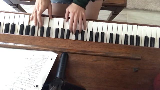 *TUTORIAL* How to play Catie Turner I luv him on piano смотреть онлайн