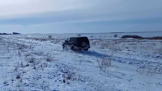Nissan mistral как засадить в сугроб slow mo смотреть онлайн