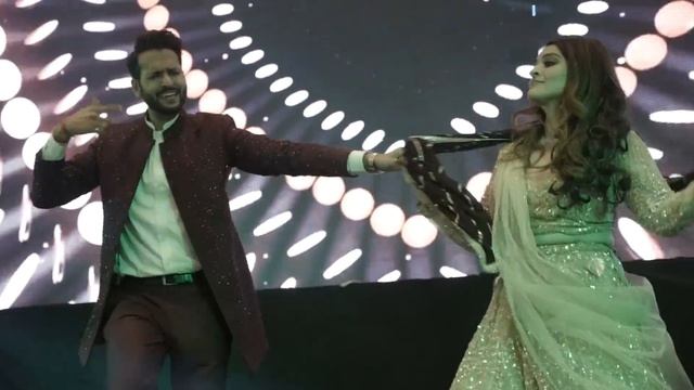 Bride and Groom Fun Bollywood Dance | Sangeet Couple Performance | 90's Songs Included #sangeet смотреть онлайн