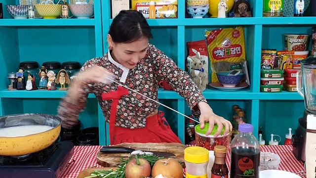 Eng)Korean Water Kimchi Recipe / Nabak-Kimchi(나박김치), Mulkimchi(물김치) how to make/Respect Maangchi смотреть онлайн