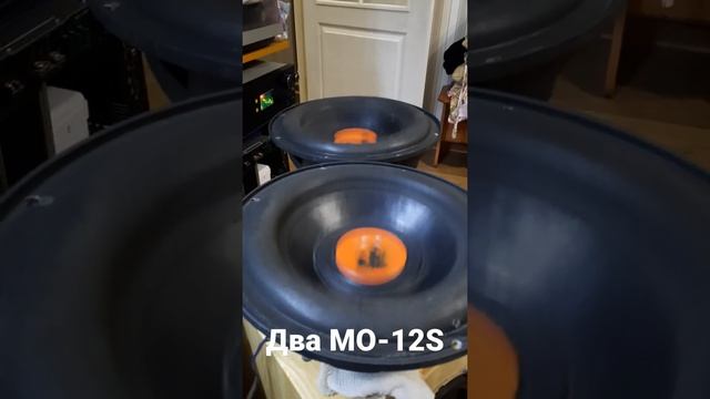 Два динамика Mystery MO-12S качает усилитель Холтон смотреть онлайн