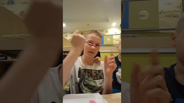 Мы смешиваем образцы крови монстров ,и супергероев . И получаем разных совершенно новых существ . смотреть онлайн