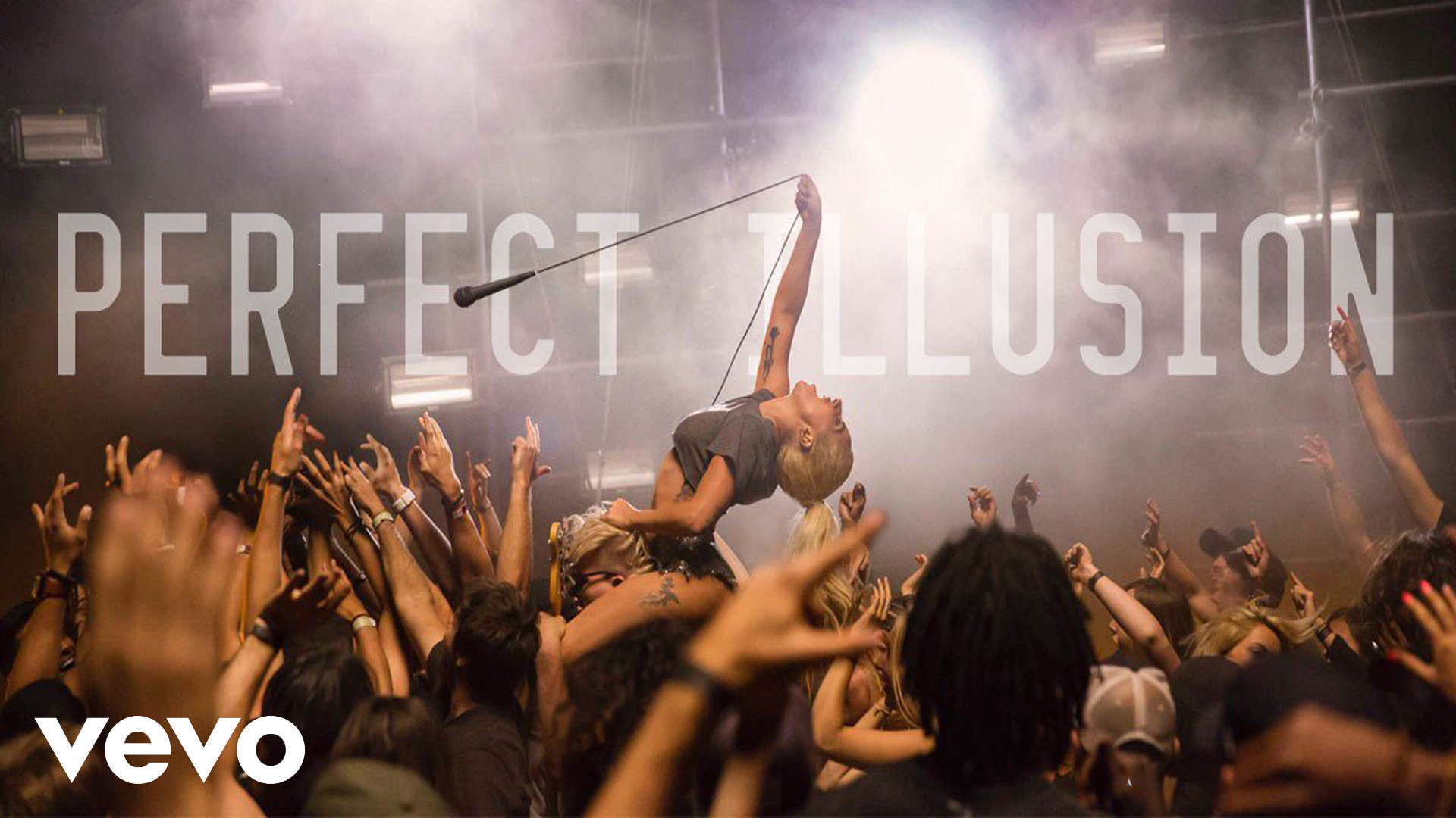 Lady Gaga - Perfect Illusion смотреть онлайн