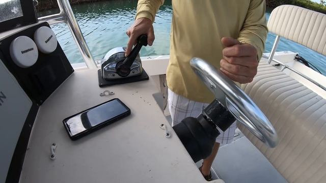 Docking A SINGLE Engine Boat SIDEWAYS! смотреть онлайн