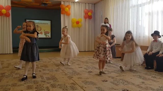 Танец для мам от девочек. Утренник у Киры к 8 марту 2020 год смотреть онлайн