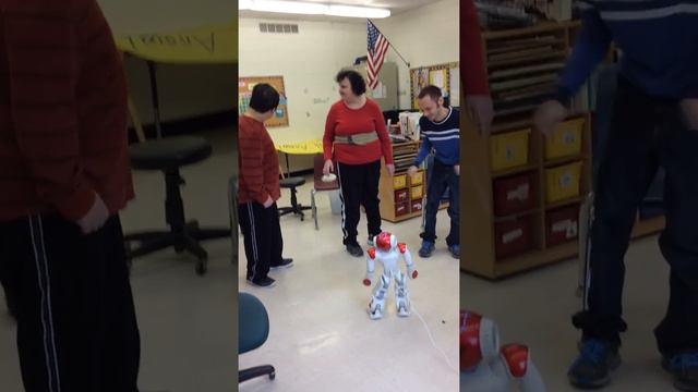 Harbor School: Sheldon and Friends Dancing смотреть онлайн