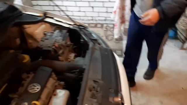 замена воздушного фильтра на поло седан смотреть онлайн