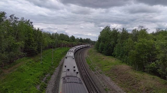 Тэпловоз ТЭП70БС-313 с поездом №353Е Пермь-Адлер на красивейшем перегоне Бугульма-Базаровка смотреть онлайн