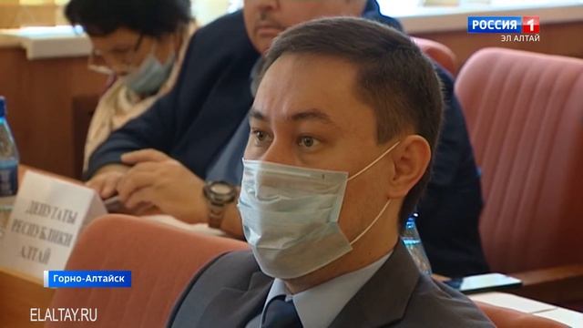 В столице региона состоялась очередная сессия депутатов горсовета смотреть онлайн