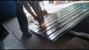 Как сделать ворота из профнастила. Простые, легкие, в рамке. Как крепится профлист.