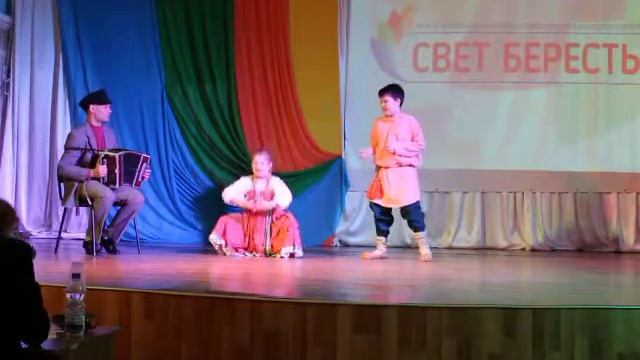 Спицыны Полина и Дмитрий. Камаринский. Припевки. смотреть онлайн