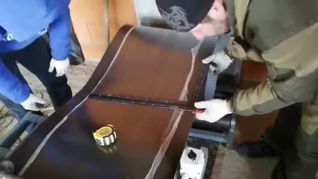 Изготовление картин двойного стоячего фальца нужных размеров на станке из штрипсы смотреть онлайн