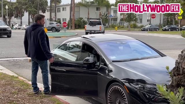 Ben Affleck Slams The Car Door In Jennifer Lopez's Face While Out Running Errands In A Bad Mood смотреть онлайн