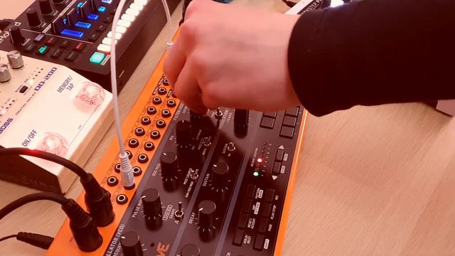 Behringer Model D, Crave // SYNTH JAM смотреть онлайн