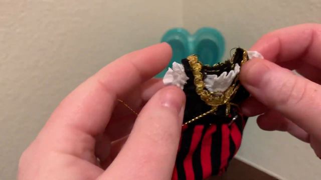 Na Na Na Surprise Dolls New Sparkle Series 1 Sequins Becky Buckaneer Review смотреть онлайн