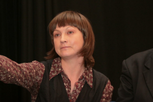 Бывшая жена Михаила Ефремова Ксения Качалина ищет продукты в мусорных баках