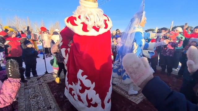 СараБара - парад Дедов Морозов и Снегурочек смотреть онлайн