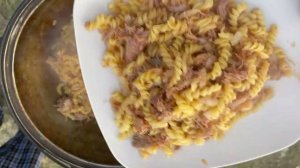 ПРОЩЕ НЕ ПРИДУМАЕШЬ. ТУШЕНКА С МАКАРОНАМИ В КАЗАНЕ НА КОСТРЕ НА ПРИРОДЕ