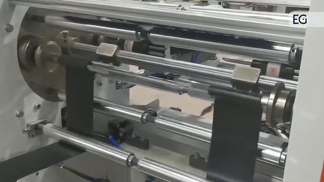 Автоматический станок для производства пакетов в рулоне с устройством фиксации рулона смотреть онлайн