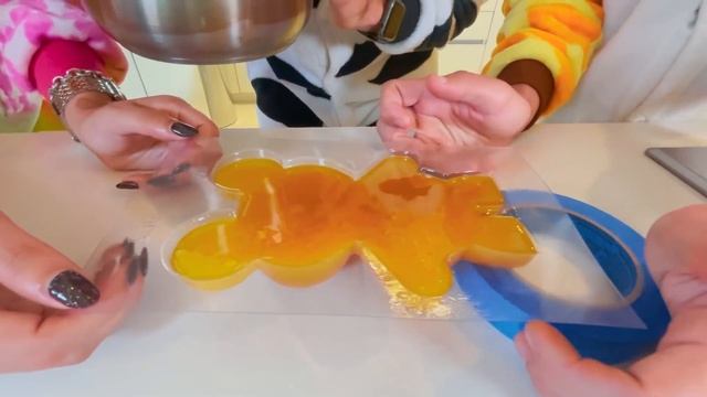 HACIENDO EL OSITO DE GOMITA MAS GRANDE DEL MUNDO !!! OSITO GOMINOLA GIGANTE | GIANT GUMMY смотреть онлайн