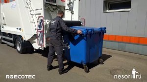 Евроконтейнер пластиковый 1100 л. с плоской крышкой. Выгрузка мусоровозом