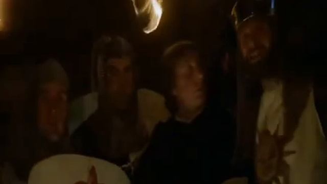 ... найдет Священный Грааль в зáмке а-а-а... (''Monty Python and the Holy Grail'', 1975) смотреть онлайн